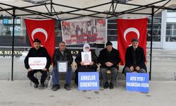 Muşlu aileler DEM Parti binası önündeki ‘evlat nöbeti’ni sürdürdü