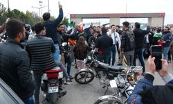 Öncüpınar Sınır Kapısı’nda Suriyelilerden kutlama