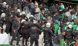 Sahaya girmek isteyen Konyaspor taraftarına polis müdahale etti