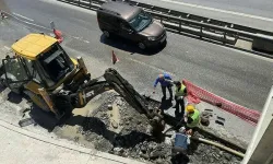 Sancaktepe'de yol bakım çalışması sırasında su borusu patladı