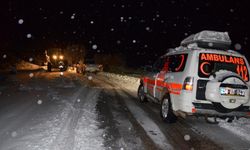 Yüksekova'da köylerdeki 4 hasta ekiplerce hastaneye ulaştırıldı