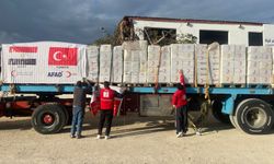 Türk Kızılayına ait yardım malzemelerini taşıyan tırların Gazze'ye geçişine başlandı