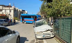 Adana'da otomobil ile halk otobüsü çarpıştı, 6 kişi yaralandı