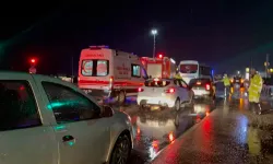 Akhisar'da iki işçi servisi çarpıştı; 35 yaralı