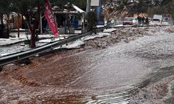 Antalya'da sağanak ve dolu etkili oldu