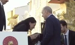 Aydın Milletvekili Sarıbaş, Erdoğan'ın elini öptü: 200 TL harçlık aldı