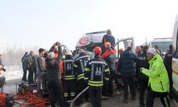 Erzurum'da ambulansların karıştığı iki kazada 6'sı sağlık çalışanı 8 kişi yaralandı