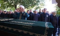 İngiltere'de cansız bedeni bulunan Türk akademisyen İzmir'de defnedildi