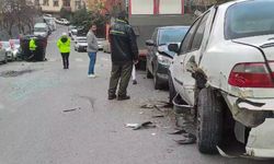 Kağıthane'de park halindeki 6 araca çarpan otomobilin sürücüsü yaralandı