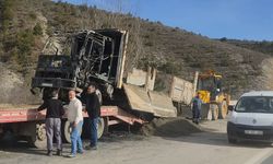 Kastamonu'da seyir halindeki kum yüklü kamyon yandı