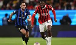 Milan ezeli rakibi Inter'i yıktı ve kupayı müzesine götürdü