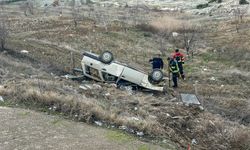 Uşak'ta tarlaya devrilen otomobilin sürücüsü yaralandı