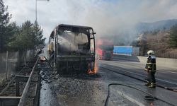 Adana'da seyir halindeki yolcu otobüsü yandı