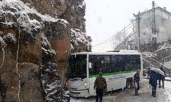 Bitlis'te duvara çarpan halk otobüsündeki 4 kişi yaralandı