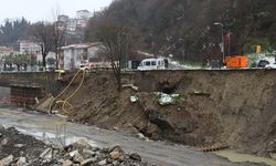 Kastamonu'da sağanak nedeniyle dere yatağındaki istinat duvarları çöktü