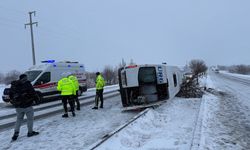 Nevşehir'de devrilen yolcu minibüsündeki 6 kişi yaralandı