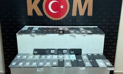 Van'da bir araçta 94 kaçak cep telefonu ele geçirildi