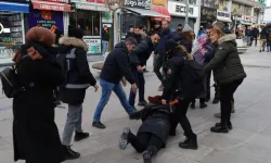 Van’da yapılan ‘Kadınlara Özgürlük’ yürüyüşüne polis müdahalesi; 17 gözaltı