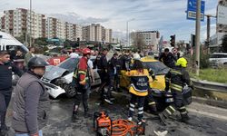 Aydın'da iki otomobilin çarpıştığı kazada 2 kişi yaralandı