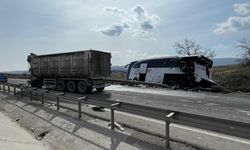Bilecik'te tır yolcu otobüsüne arkadan çarptı: 11 yaralı var
