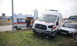 Edirne'de ambulansla otomobil çarpıştı: 2 yaralı