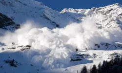 Erciyes Kayak Merkezi'nde pist dışındaki alana çığ düştü