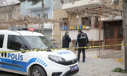 Niğde'de ihbara giden 2 polis, keser ve bıçakla yaralandı