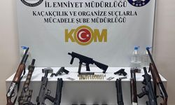 Eğlence mekanında silah, mühimmat ve uyuşturucu ele geçirildi