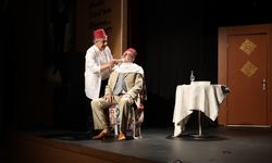 Emekliler sahnede Yedi Kocalı Hürmüz’ü canlandırdı