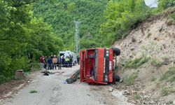 Artvin'de sondaj kamyonu devrildi; 1 ölü, 2 yaralı