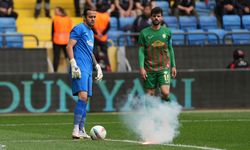 Ankaragücü – Amedspor maçında sahaya yabancı maddeler atıldı