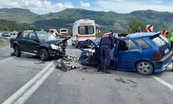 Antalya'da pikap ve otomobilin çarpıştığı kazada 1 kişi öldü, 3 kişi yaralandı