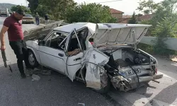 Burdur'da otomobille kamyonetin çarpıştığı kazada 3 kişi yaralandı