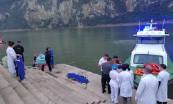 Çin'de turist tekneleri alabora oldu: 9 ölü, 70 yaralı