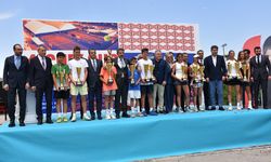 4. Uluslararası Cudi Cup Tenis Turnuvası'nın kupa töreni yapıldı