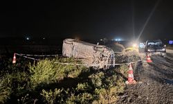 Devrilen otomobildeki 1 kişi öldü, 2 kişi yaralandı