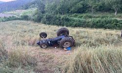 Erzincan'da devrilen traktörün altında kalan vatandaş hayatını kaybetti