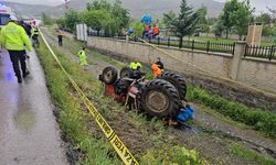 Devrilen traktörün sürücüsü öldü
