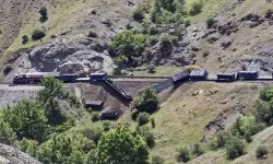 Elazığ'da yük treni raydan çıktı