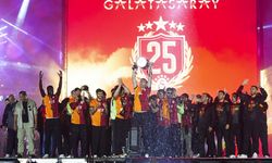 Galatasaray, 25. şampiyonluğunu kupasını kaldırarak coşkuyla kutladı