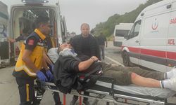 İşçi servis minibüsü ile otomobil çarpıştı: 2’si ağır, 12 yaralı