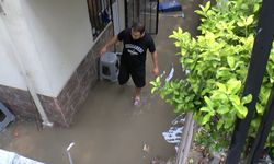 Bahçelievler'de binanın bodrum katındaki daireyi su bastı