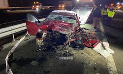 İki otomobil kafa kafaya çarpıştı: 4 ölü, 1 yaralı