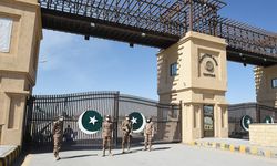 İran, Pakistan sınırına güvenlik duvarı örecek