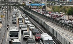 İstanbul'da yağışın da etkisiyle trafik yoğunluğu yüzde 81'e ulaştı