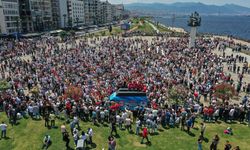 İzmir'de grev yapan binlerce işçi sokağa çıktı