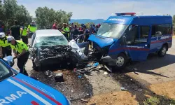 Bursa'da otomobil ile jandarma minibüsü çarpıştı; 1 ölü, 2 yaralı