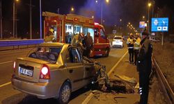 Kamyonun altına giren otomobilin sürücüsü kurtarılamadı