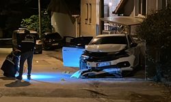 Kocaeli’de otomobille seyir halindeyken silahlı saldırıya uğrayan sürücü yaralandı