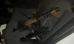 Kiralık araçta kalaşnikof: Polis memuru tutuklandı